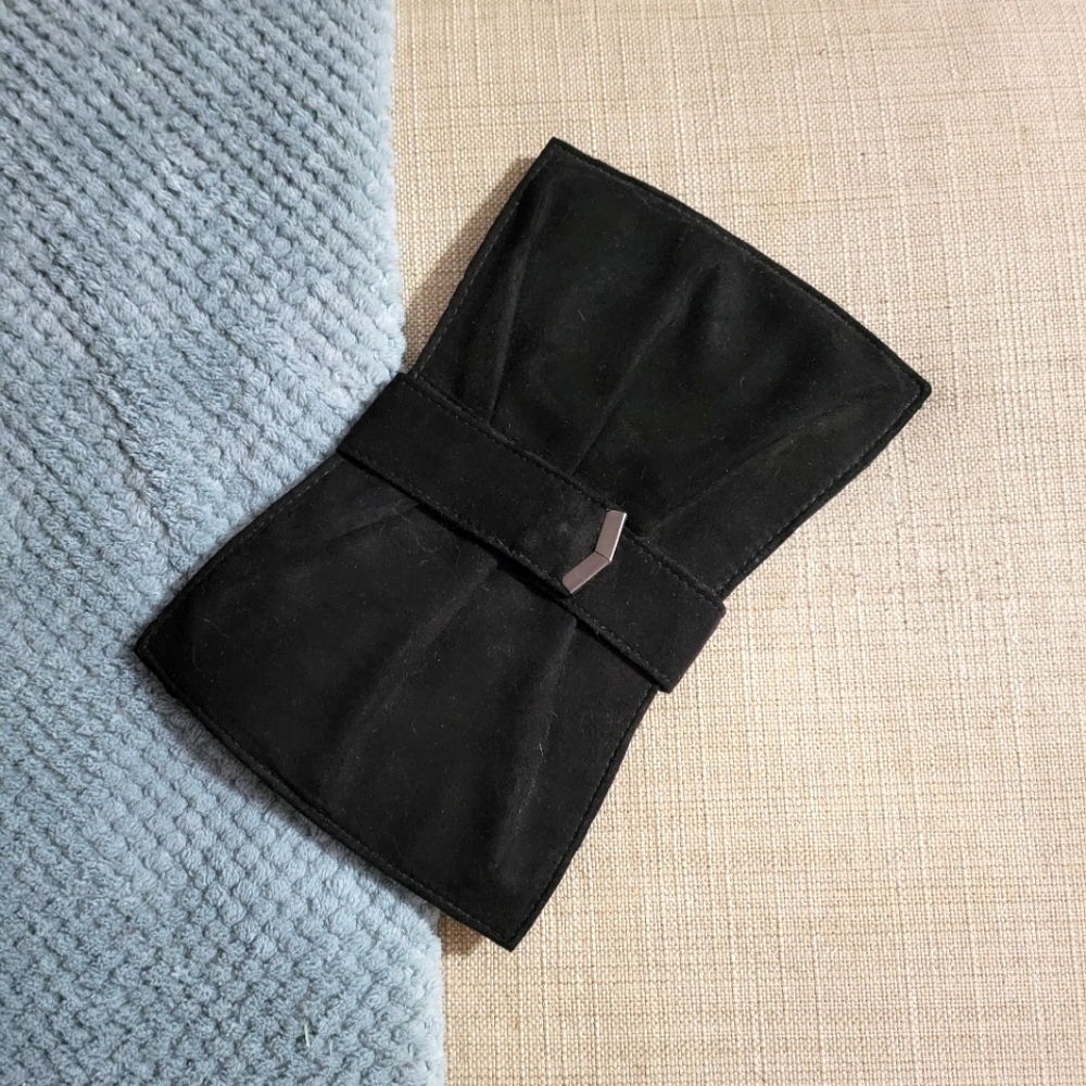 Black velvet, bow clutch